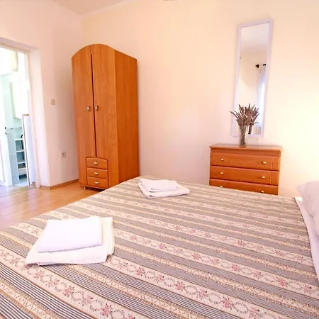 Baras Apartmán Nin